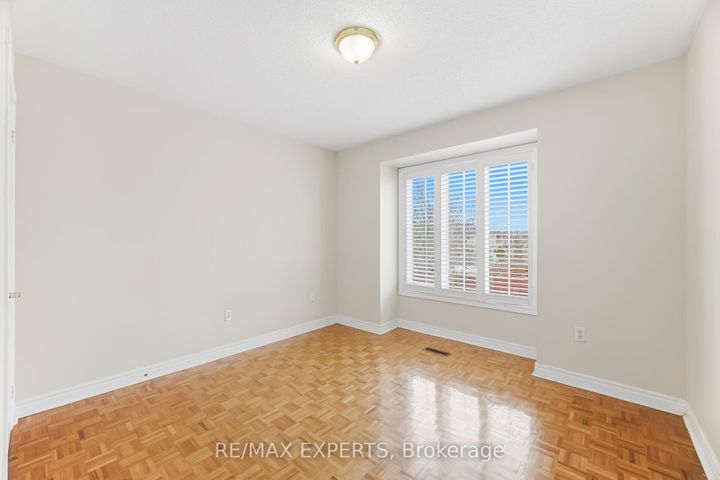 Photo 30 at 2 Sequoia Road, Sonoma Heights, Vaughan