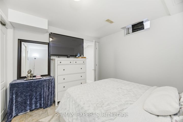 Photo 36 at 2 Sequoia Road, Sonoma Heights, Vaughan