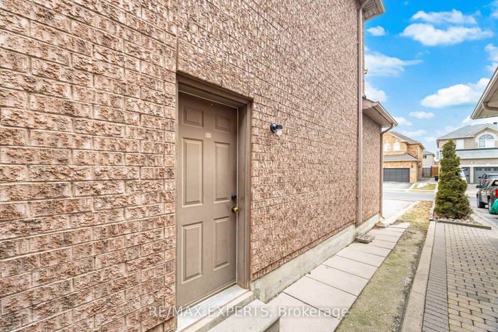 Photo 42 at 2 Sequoia Road, Sonoma Heights, Vaughan