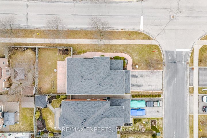 Photo 44 at 2 Sequoia Road, Sonoma Heights, Vaughan