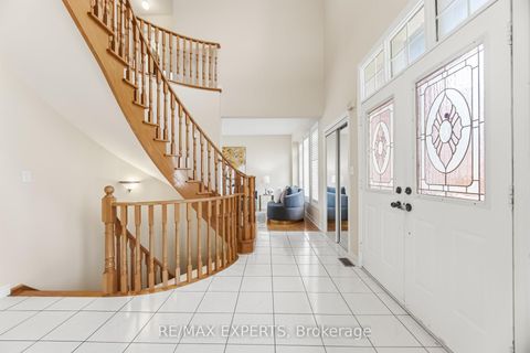 Photo 5 at 2 Sequoia Road, Sonoma Heights, Vaughan