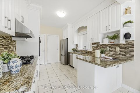 Photo 11 at 2 Sequoia Road, Sonoma Heights, Vaughan