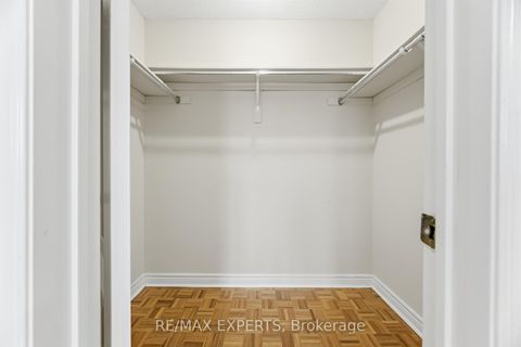 Photo 23 at 2 Sequoia Road, Sonoma Heights, Vaughan