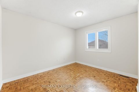 Photo 25 at 2 Sequoia Road, Sonoma Heights, Vaughan