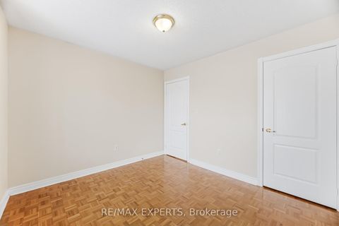 Photo 26 at 2 Sequoia Road, Sonoma Heights, Vaughan