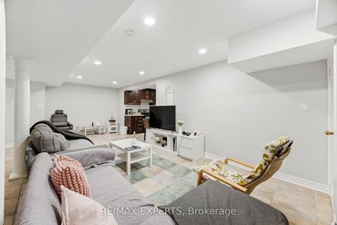 Photo 33 at 2 Sequoia Road, Sonoma Heights, Vaughan