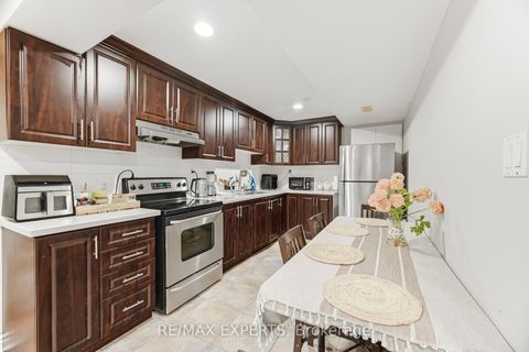 Photo 34 at 2 Sequoia Road, Sonoma Heights, Vaughan