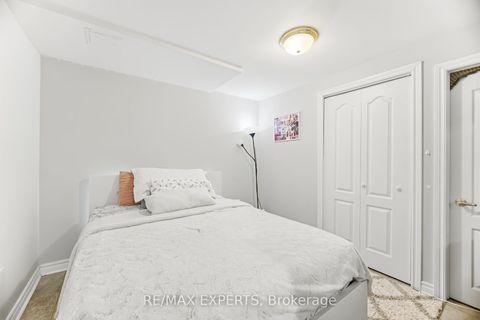 Photo 35 at 2 Sequoia Road, Sonoma Heights, Vaughan