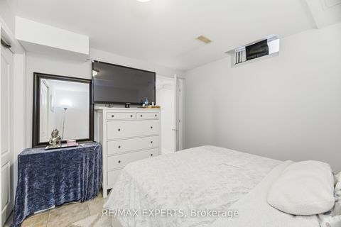 Photo 36 at 2 Sequoia Road, Sonoma Heights, Vaughan