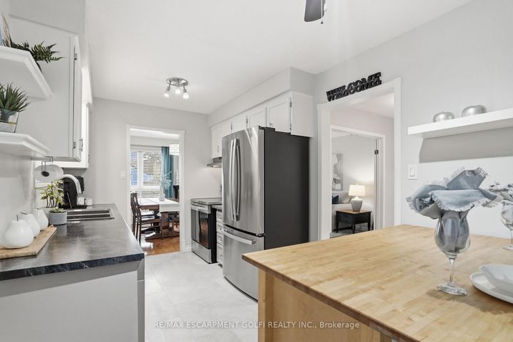 Photo 8 at 676 Woodview Road, Roseland, Burlington