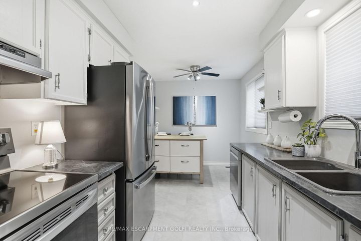 Photo 10 at 676 Woodview Road, Roseland, Burlington