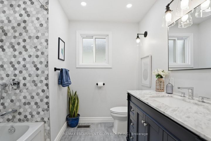 Photo 13 at 676 Woodview Road, Roseland, Burlington