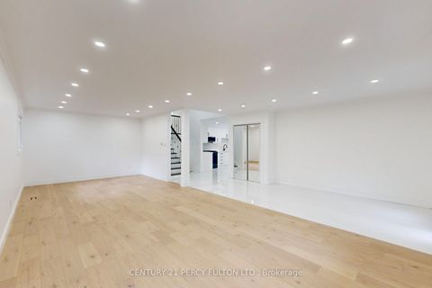 Photo 4 at 78 Agincourt Drive, Malvern West, Toronto