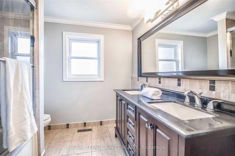 Photo 11 at 11 Carisbrooke Square, Malvern, Toronto