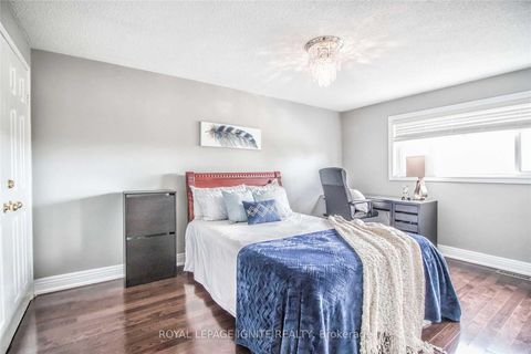 Photo 12 at 11 Carisbrooke Square, Malvern, Toronto