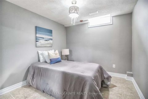 Photo 17 at 11 Carisbrooke Square, Malvern, Toronto