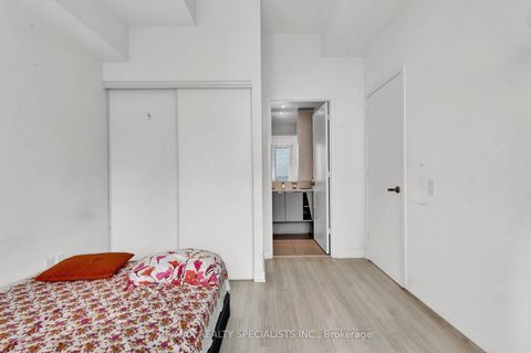 Photo 11 at 321 - 3883 QUARTZ Road, City Centre, Mississauga