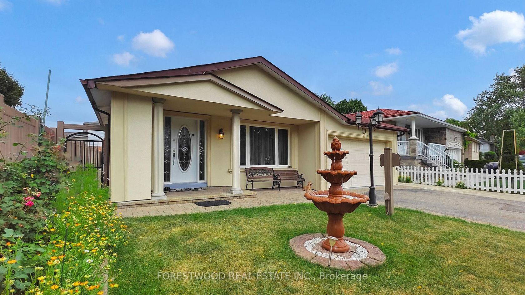 571 Silver Creek Boulevard, Mississauga Valleys, Mississauga by Loree Meneguzzi Real Estate 571 Silver Creek Boulevard, Mississauga Valleys, Mississauga