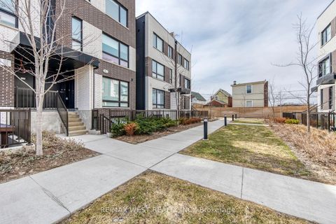 Photo 3 at 14 - 20 Ed Clark Gardens, Pellam Park, Toronto