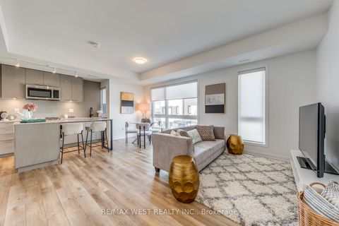 Photo 6 at 14 - 20 Ed Clark Gardens, Pellam Park, Toronto