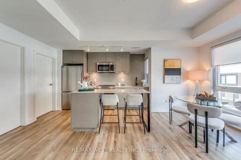 Photo 7 at 14 - 20 Ed Clark Gardens, Pellam Park, Toronto