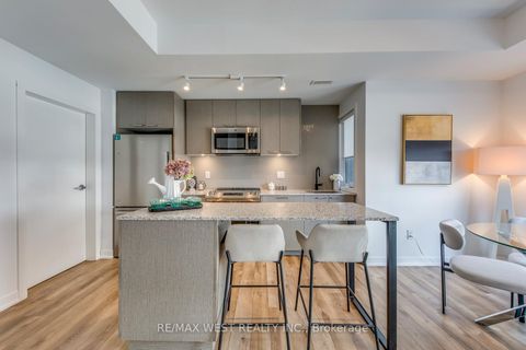 Photo 8 at 14 - 20 Ed Clark Gardens, Pellam Park, Toronto