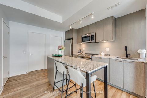 Photo 9 at 14 - 20 Ed Clark Gardens, Pellam Park, Toronto