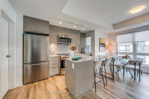 Photo 10 at 14 - 20 Ed Clark Gardens, Pellam Park, Toronto