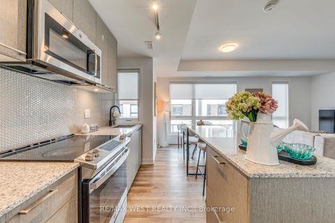 Photo 11 at 14 - 20 Ed Clark Gardens, Pellam Park, Toronto