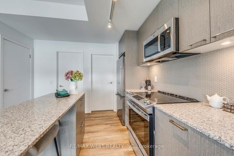 Photo 14 at 14 - 20 Ed Clark Gardens, Pellam Park, Toronto