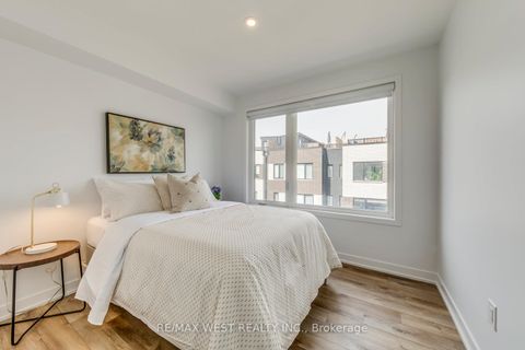 Photo 24 at 14 - 20 Ed Clark Gardens, Pellam Park, Toronto