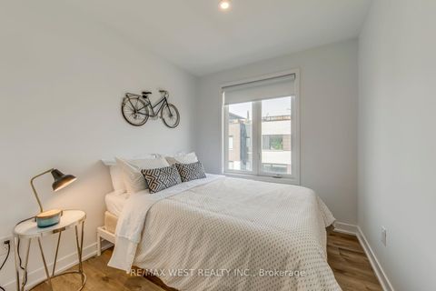 Photo 26 at 14 - 20 Ed Clark Gardens, Pellam Park, Toronto