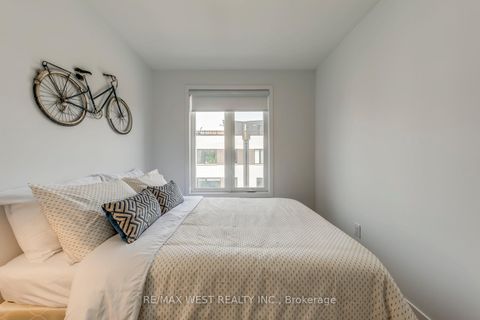 Photo 27 at 14 - 20 Ed Clark Gardens, Pellam Park, Toronto