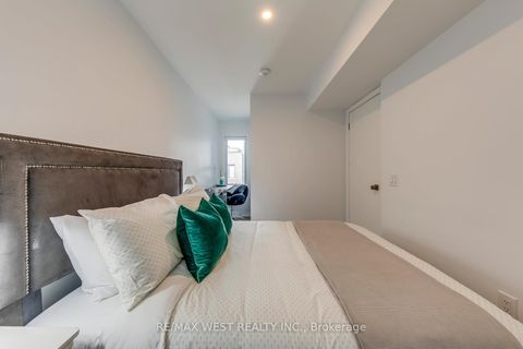 Photo 29 at 14 - 20 Ed Clark Gardens, Pellam Park, Toronto