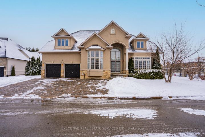 Photo 2 at 4 Berkshire Place, Ancaster, Hamilton