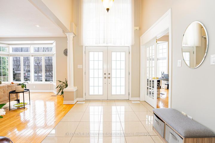 Photo 4 at 4 Berkshire Place, Ancaster, Hamilton