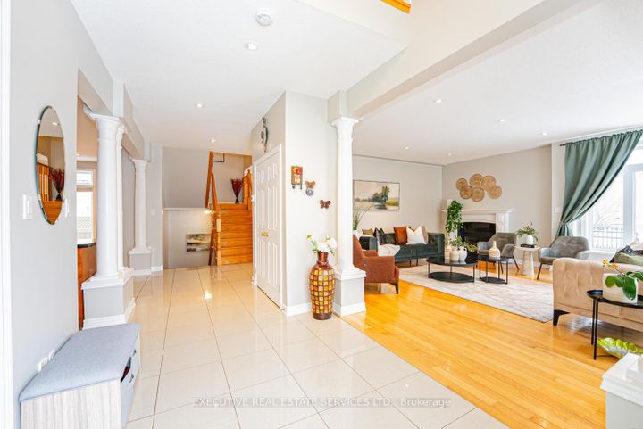 Photo 5 at 4 Berkshire Place, Ancaster, Hamilton