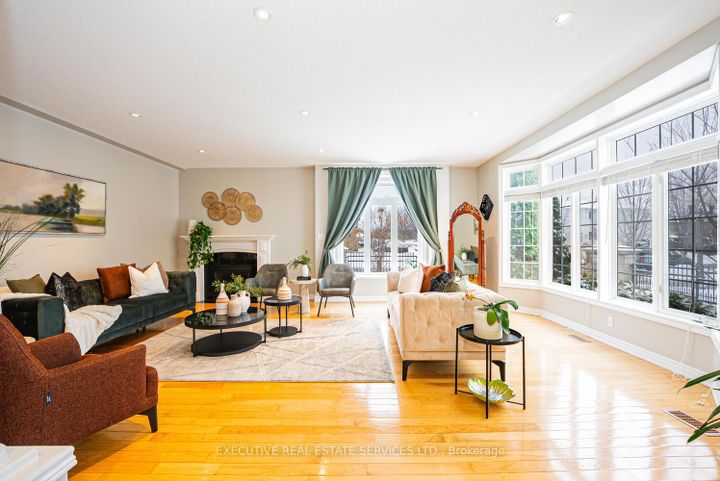 Photo 8 at 4 Berkshire Place, Ancaster, Hamilton