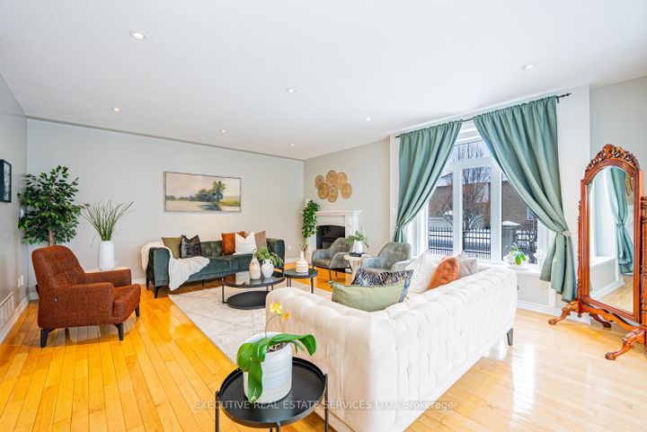 Photo 9 at 4 Berkshire Place, Ancaster, Hamilton