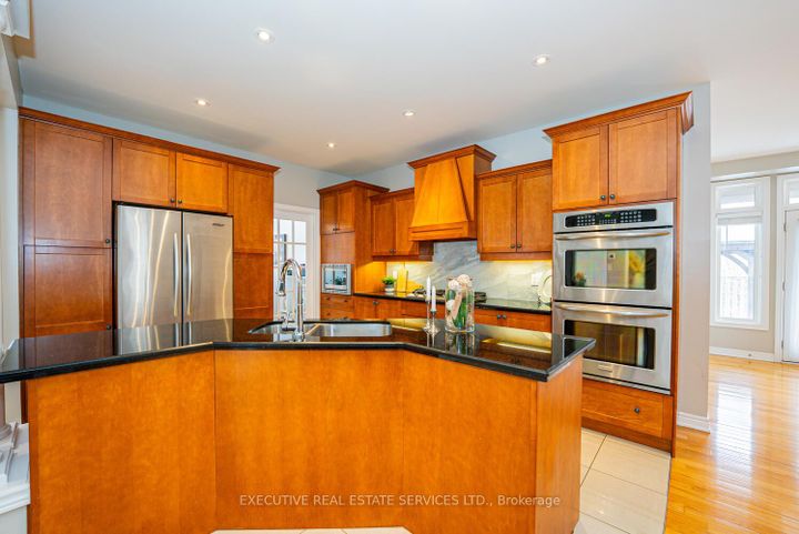 Photo 11 at 4 Berkshire Place, Ancaster, Hamilton