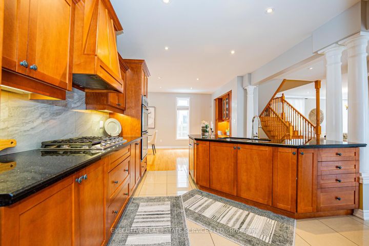 Photo 12 at 4 Berkshire Place, Ancaster, Hamilton