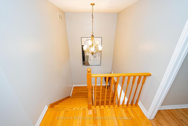Photo 18 at 4 Berkshire Place, Ancaster, Hamilton