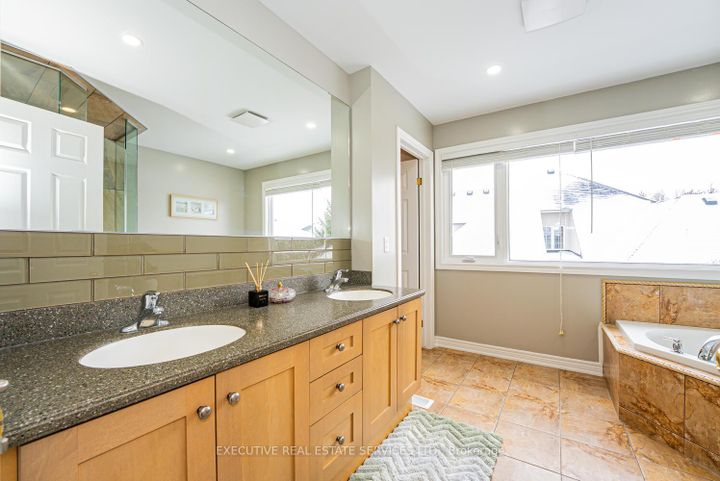 Photo 22 at 4 Berkshire Place, Ancaster, Hamilton