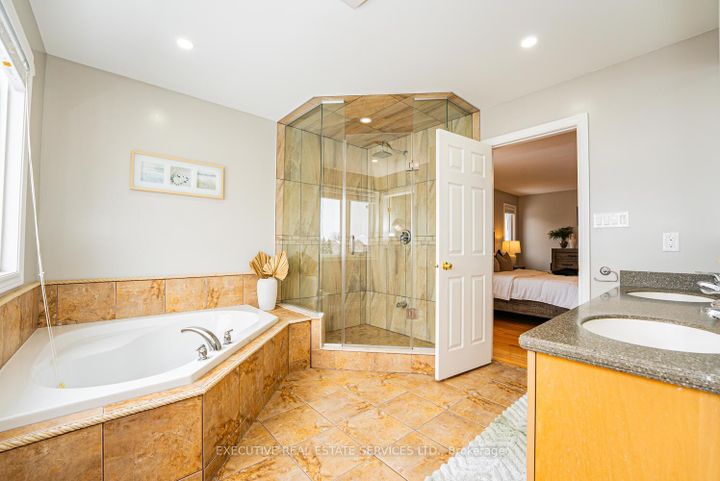 Photo 23 at 4 Berkshire Place, Ancaster, Hamilton