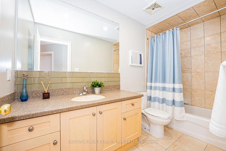 Photo 27 at 4 Berkshire Place, Ancaster, Hamilton