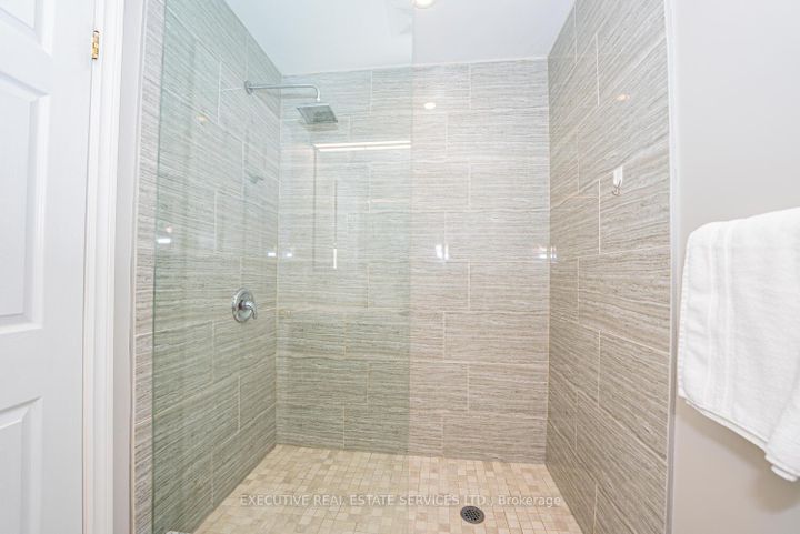 Photo 32 at 4 Berkshire Place, Ancaster, Hamilton