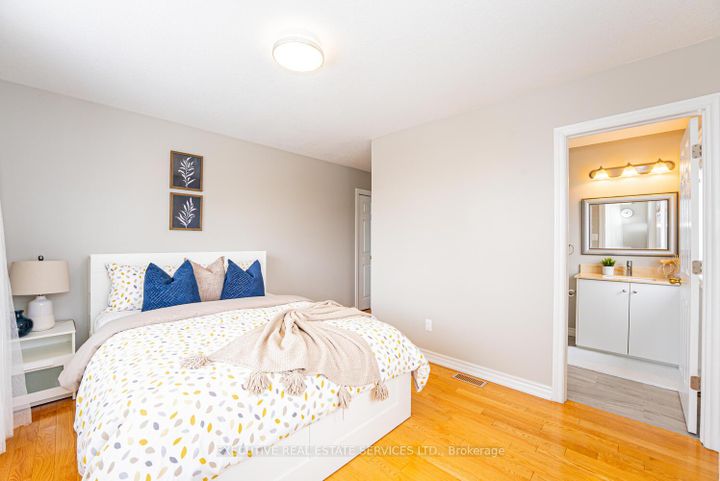 Photo 34 at 4 Berkshire Place, Ancaster, Hamilton