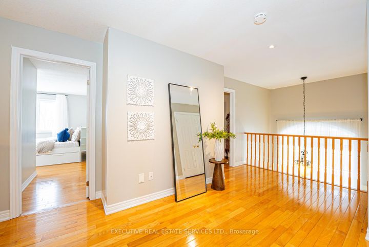 Photo 36 at 4 Berkshire Place, Ancaster, Hamilton