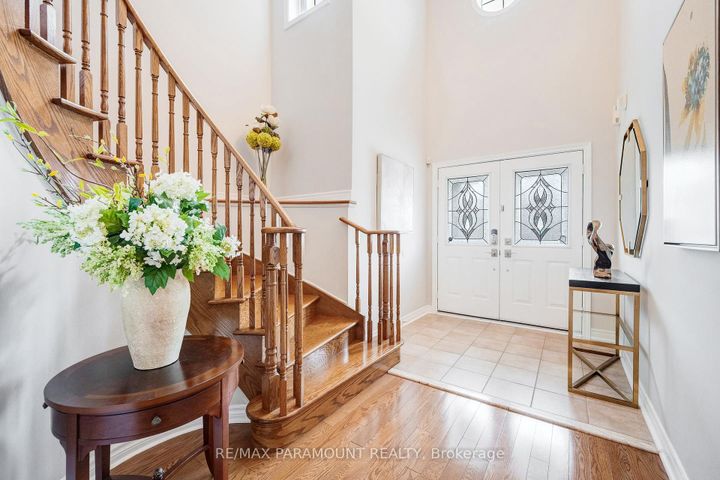 Photo 4 at 1122 Lamplight Way, Meadowvale Village, Mississauga