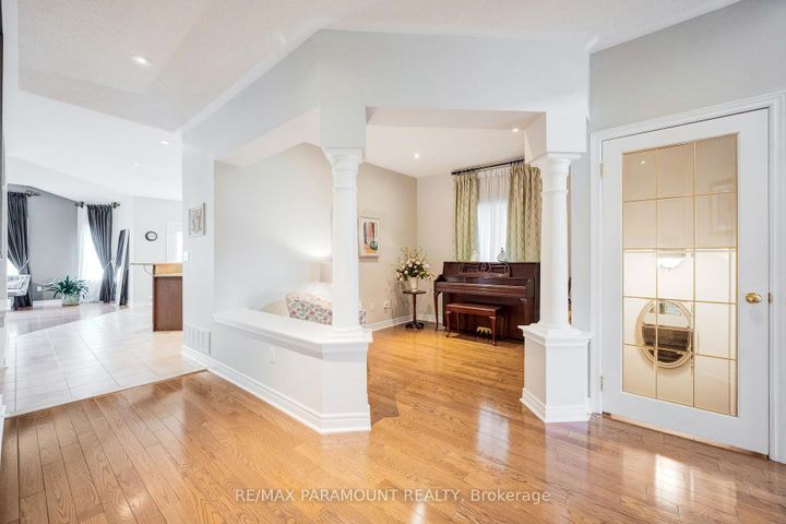 Photo 5 at 1122 Lamplight Way, Meadowvale Village, Mississauga